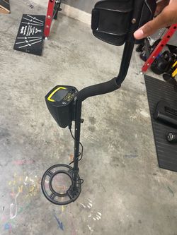 Metal detector with bag