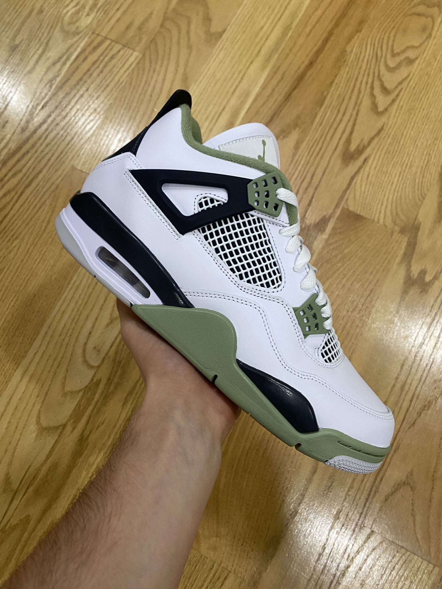 Air Jordan 4 “Seafoam” Size 10.5 Men’s Brand New (12W)