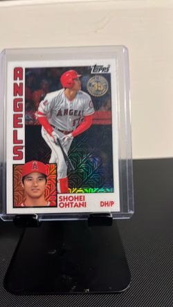 Shohei Ohtani Topps 35th Anniversary Refractor Card