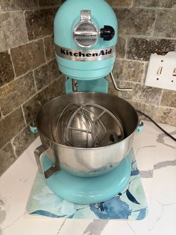 KITCHEN AID 5 SERIES LIFT STAND MIXER WITH ATTACHMENTS