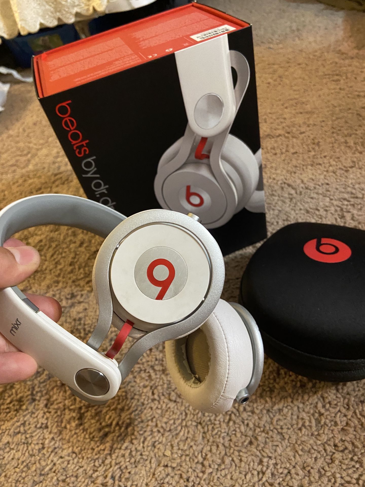 BEATS BY DRE MIXR HEADPHONES (WHITE) for Sale in Pumpkin Center