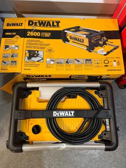 DEWALT 2600 psi pressure washer kit