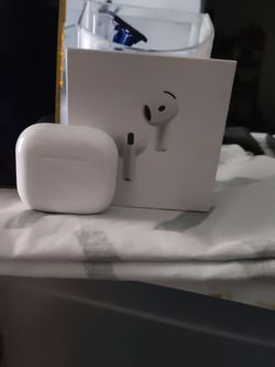Apple AirPods 4 with Charging Case