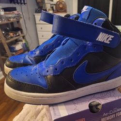 Size 5 Nike Shoe Great Shape