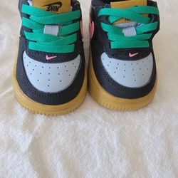 NIKE TODDLER AIR FORCE ONE IN EXCELLENT CONDITION SIZE 3C