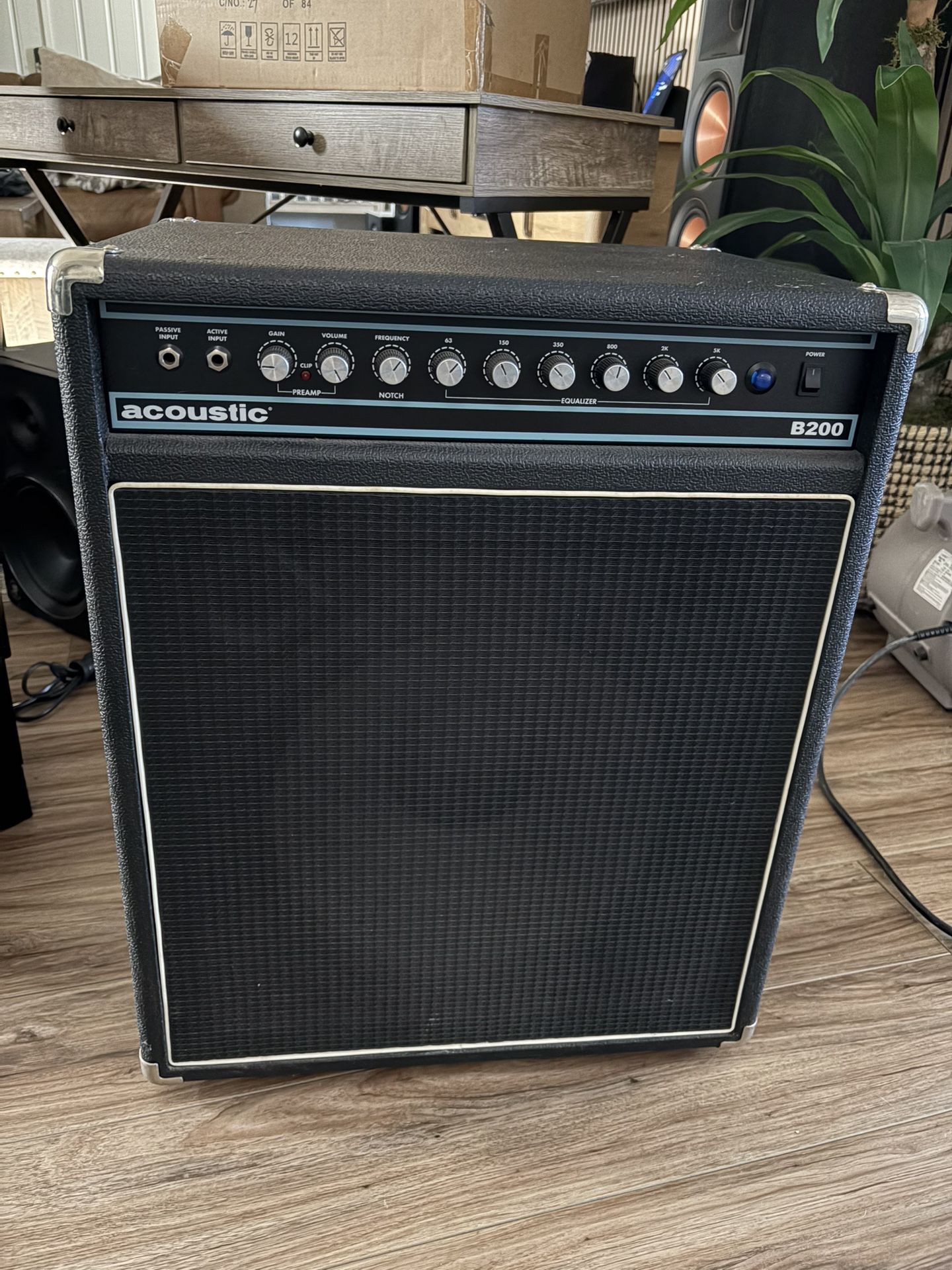 Acoustic B200 – 200W Bass Combo Amp (Great Condition)