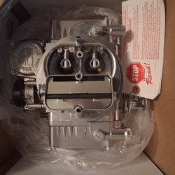 Holley 600 CFM Carb Edelbrock Avs2 650 CFM Carb