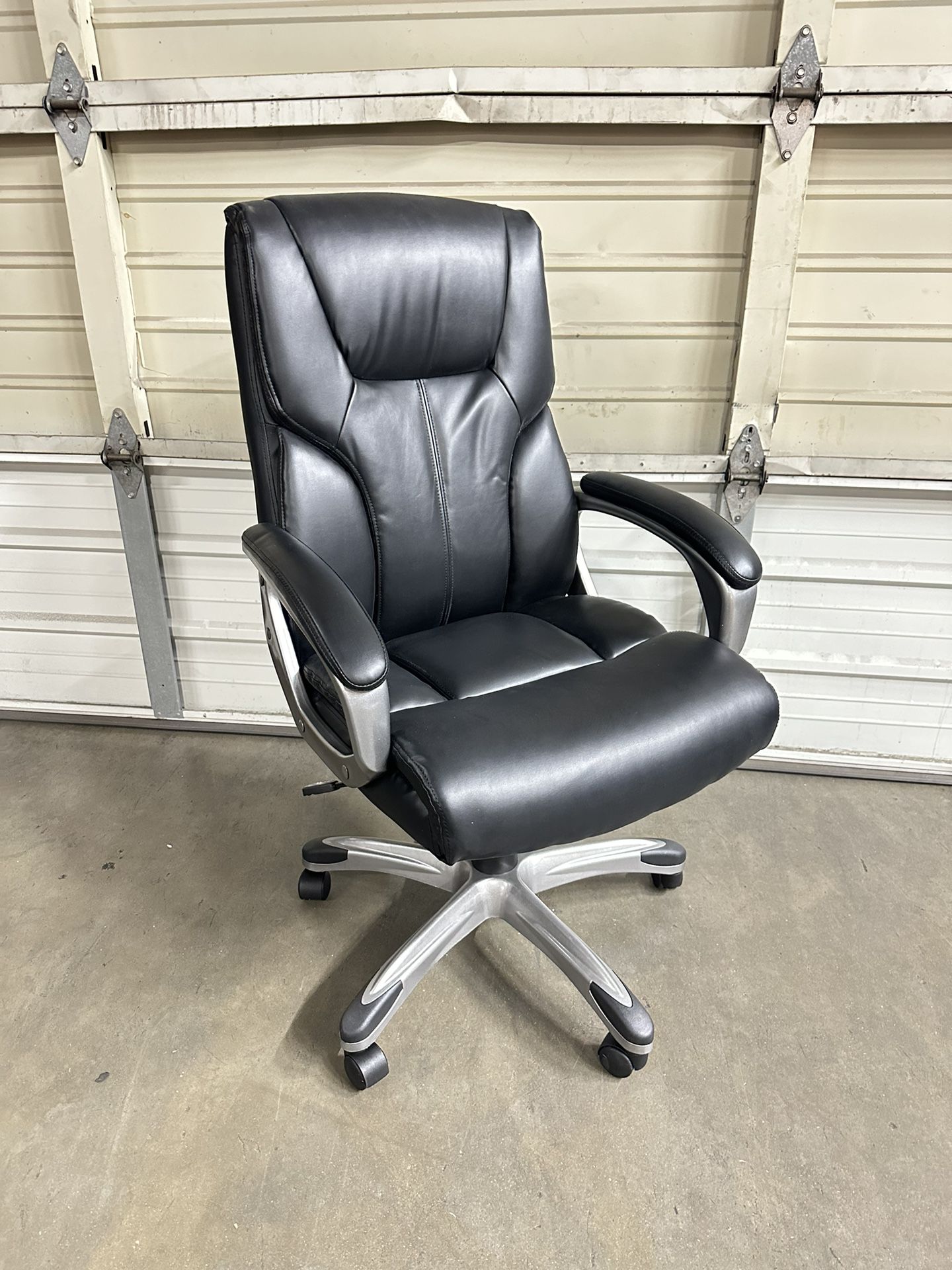 Office Chair With Wheels 