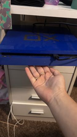Blue play station 4