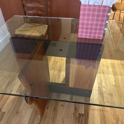 Glass/wood Table