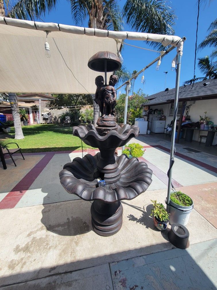 New 7ft Shell Water Fountain 