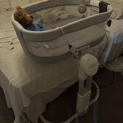 Graco DreamMore Bedside Bassinet 