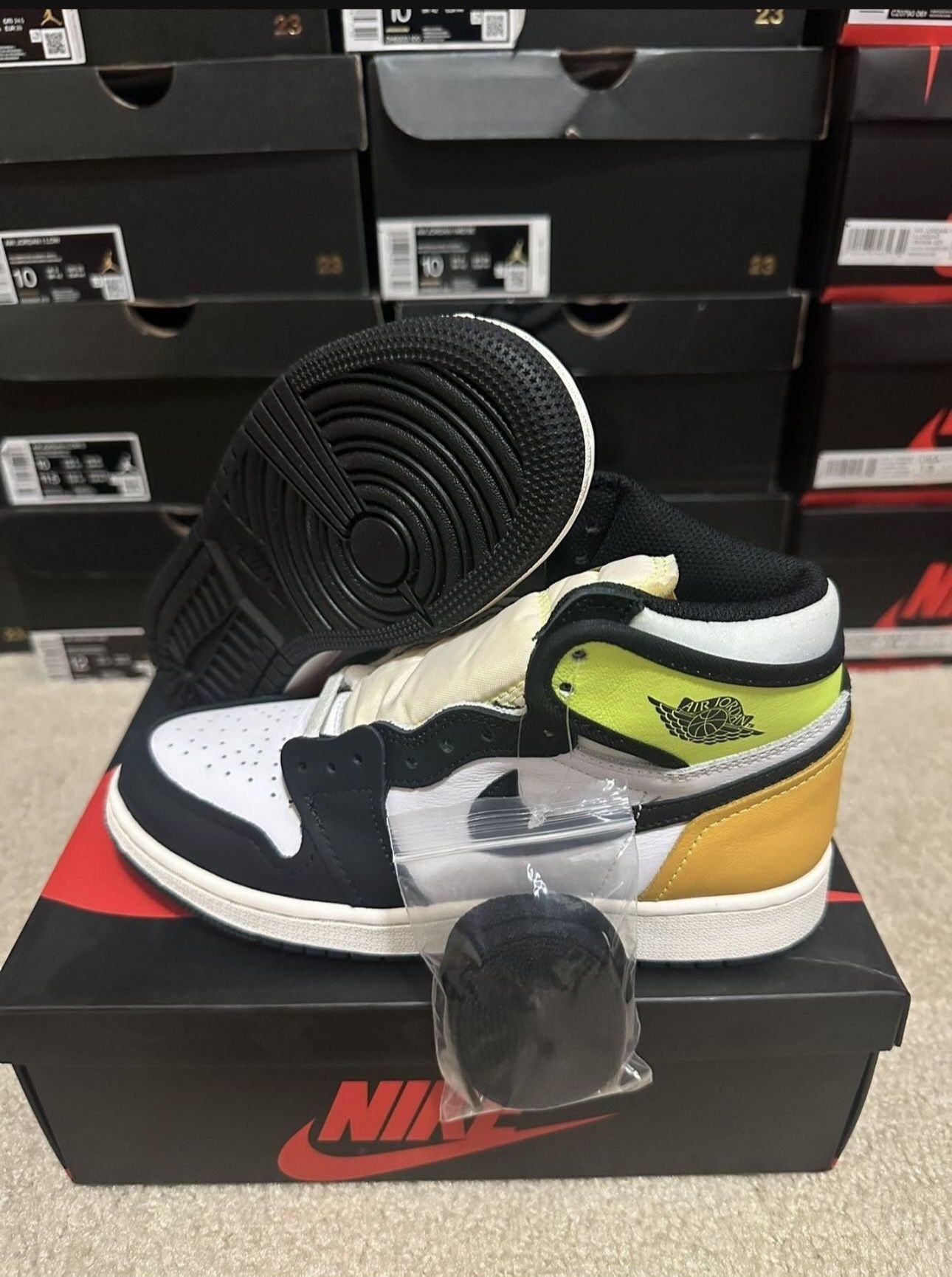 Nike Air Jordan 1 Retro High OG White Black Volt 575441-118 Size 4.5Y/6 Women Brand New