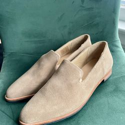 Taupe flat shoes, size 7.5