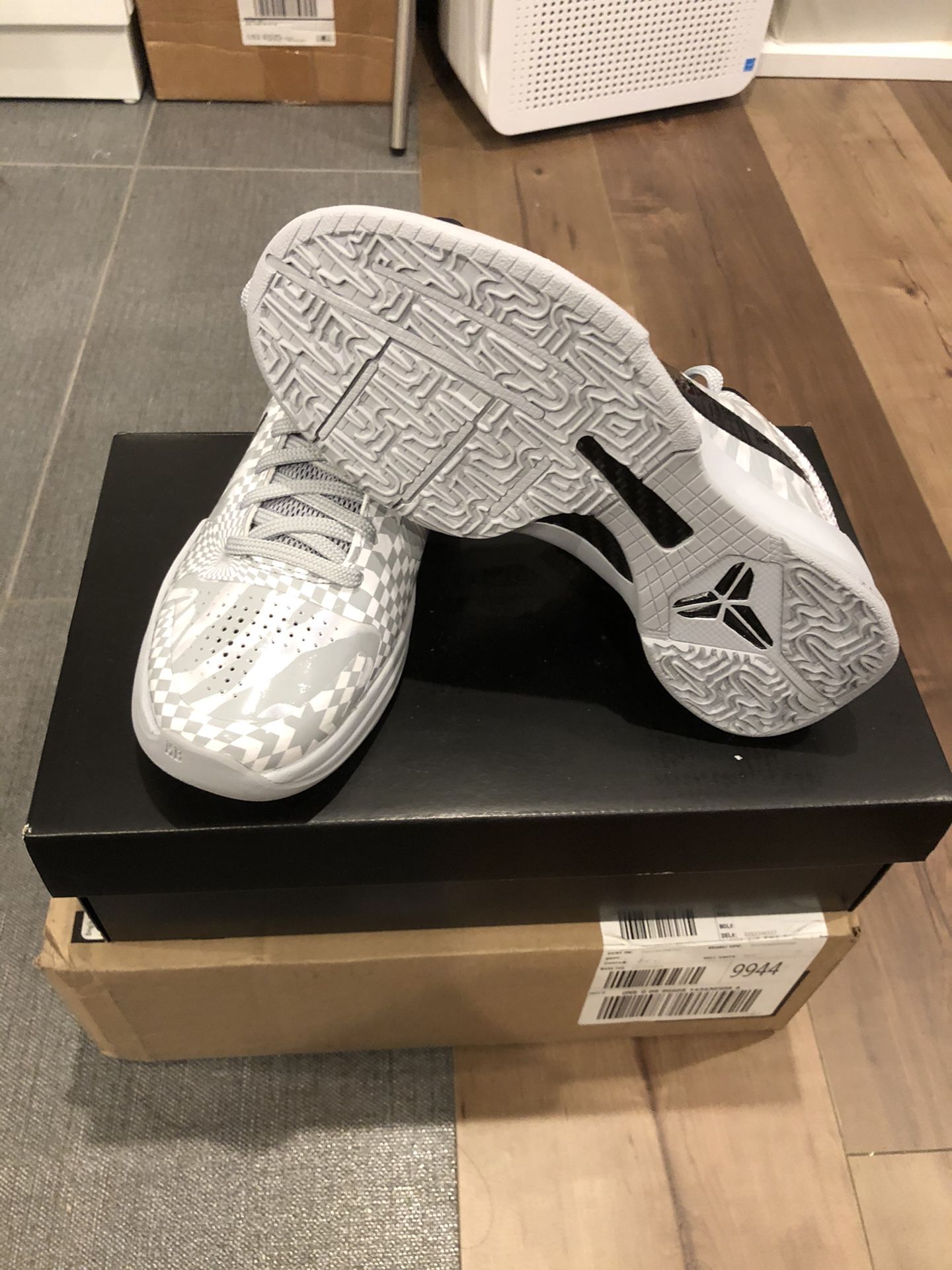 Nike Kobe 5 protro zebra size 4