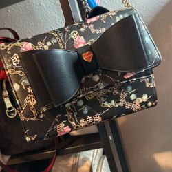 BJ Crossbag$20