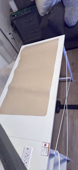 White desk with attached outlet NEED GONE ASAP willow glen Campbell area off bascom
