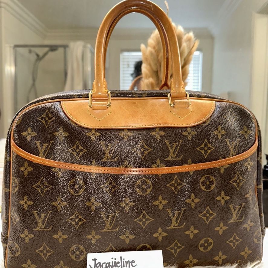 Authentic Louis Vuitton Deauville And Lv Pouch Bundle