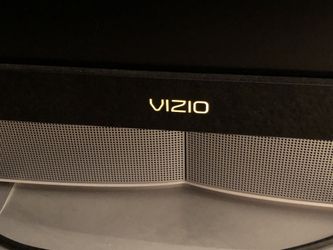 32” VIZIO TV w/ Remote