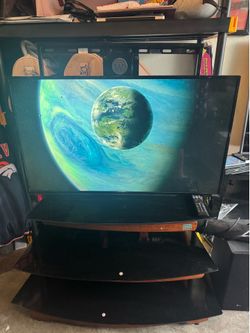 VIZIO 43” LED Smart TV w/ Remote – Works Great