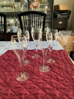 Set of 5 Clear Glass Champagne Flutes
