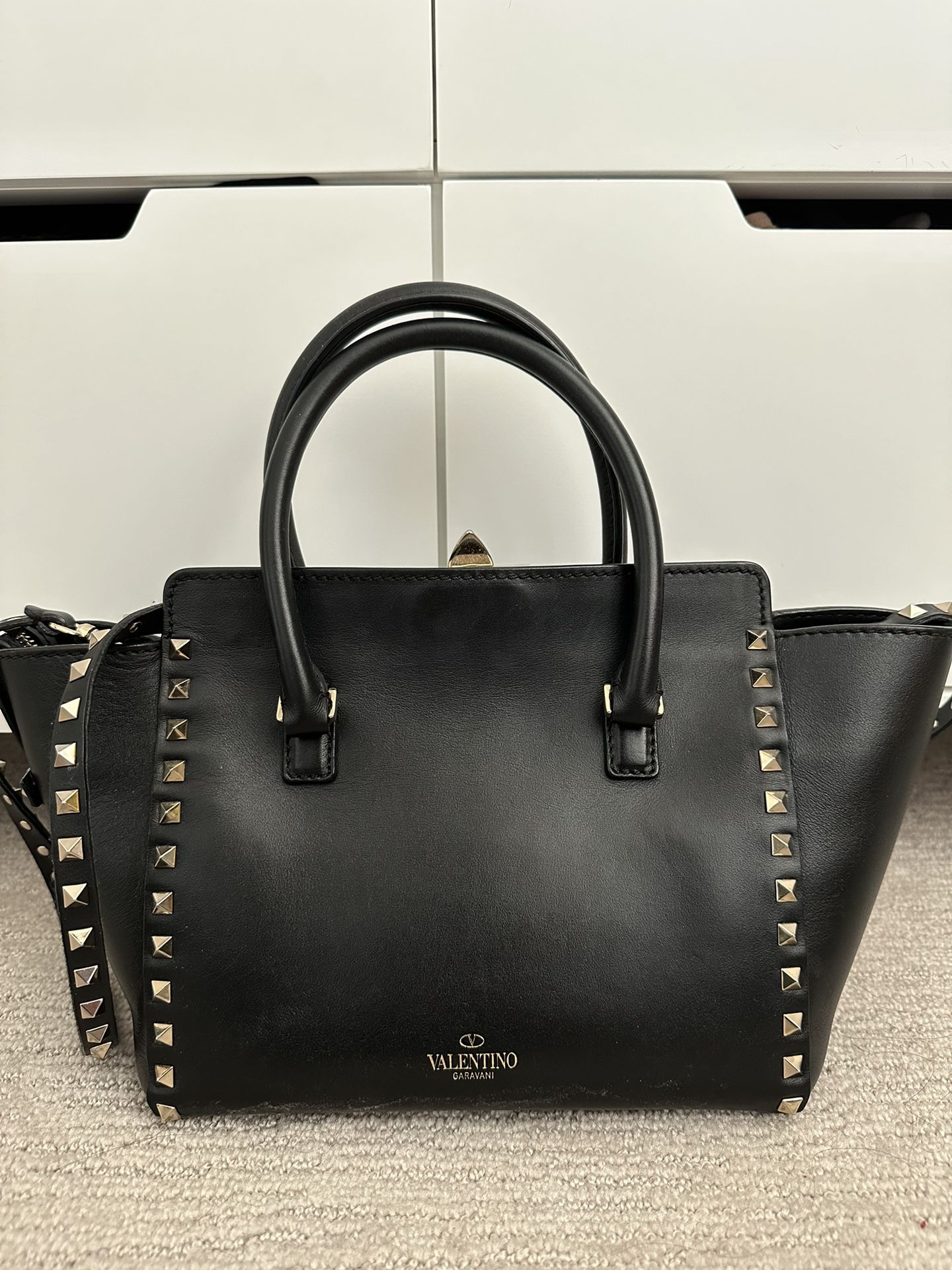 Valentino Rockstud classic bag for Sale in Los Angeles, CA -
