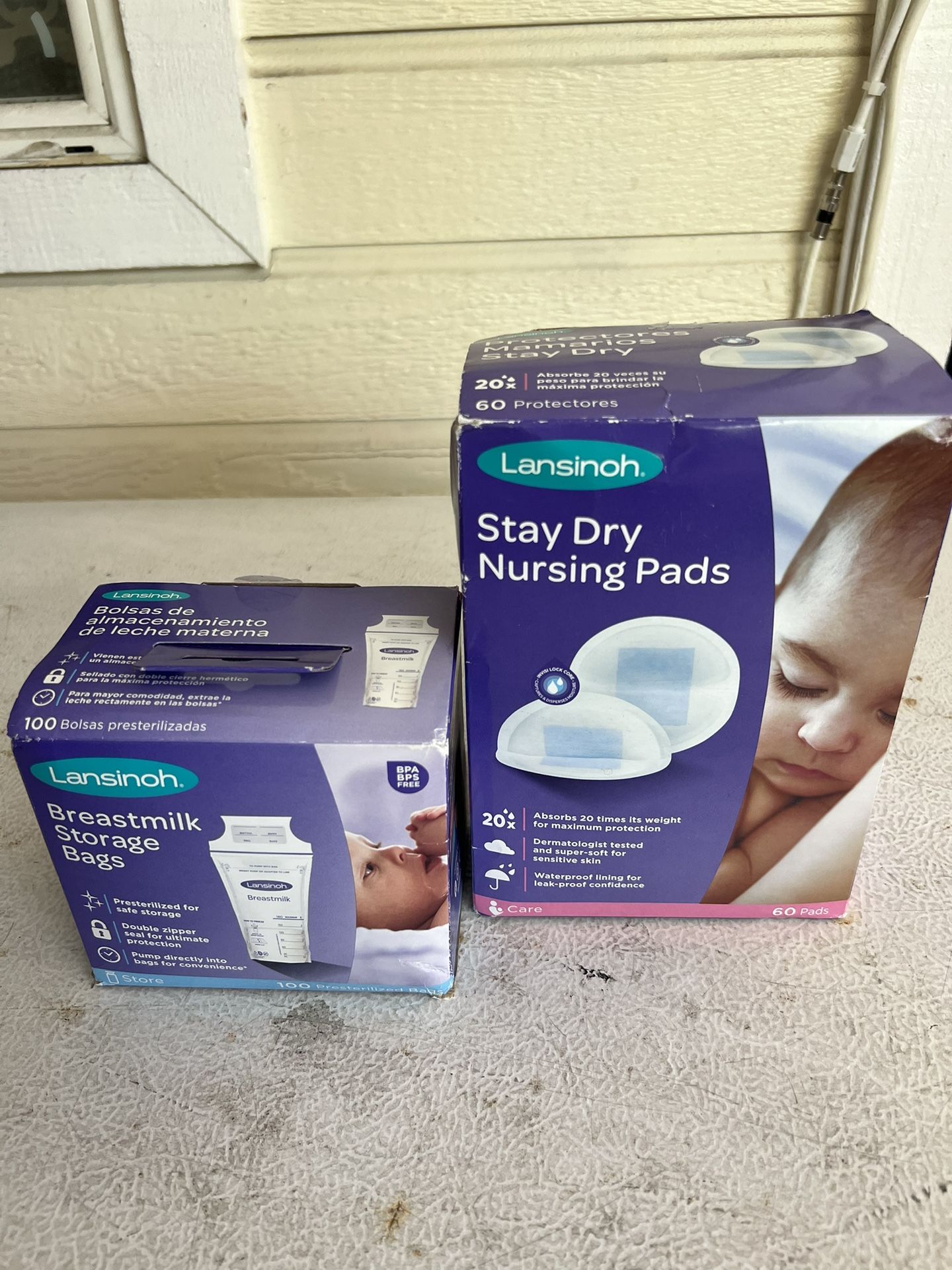 Nursing Pads And Breastmilk Storage Bags