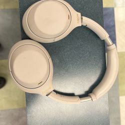 Sony WH-1000XM4 Noise Cancelling Headphones – Excellent Condition