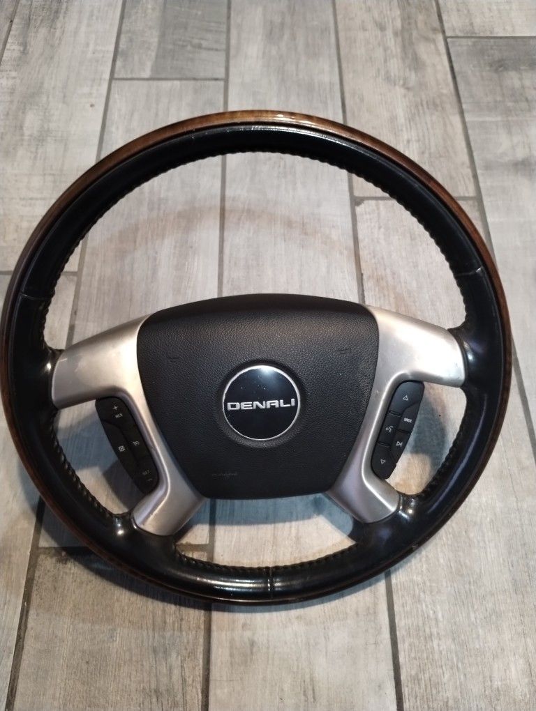 07 to 14 GMC Denali Steering wheel in the Denali Wood Trim for Sierra Silverado Escalade NNBS Tahoe Yukon Suburban