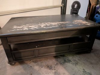 Lift Top Coffee Table *Good Condition but needs work on top*