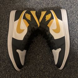 Jordan 1 Mid Black University 