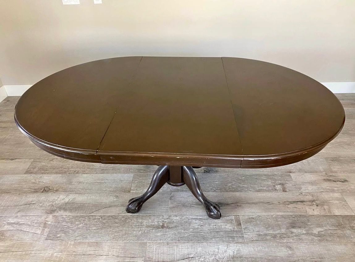 Extendable dining Table Seats 4-6