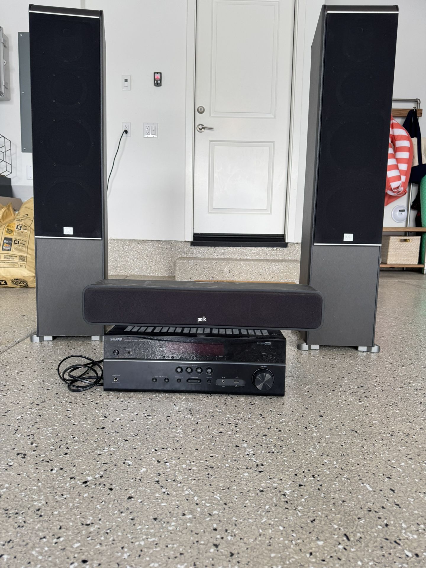YAMAHA AV RECEIVER RX-V385 (with 3 Speakers)