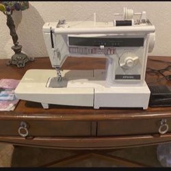 JC Penny Sewing Machine Zigzag And Straight Stitch 