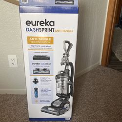 Eureka Dashsprint Anit-tangel Vacuum