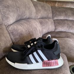 Adidas Tennis Shoes Size 7 For Women’s