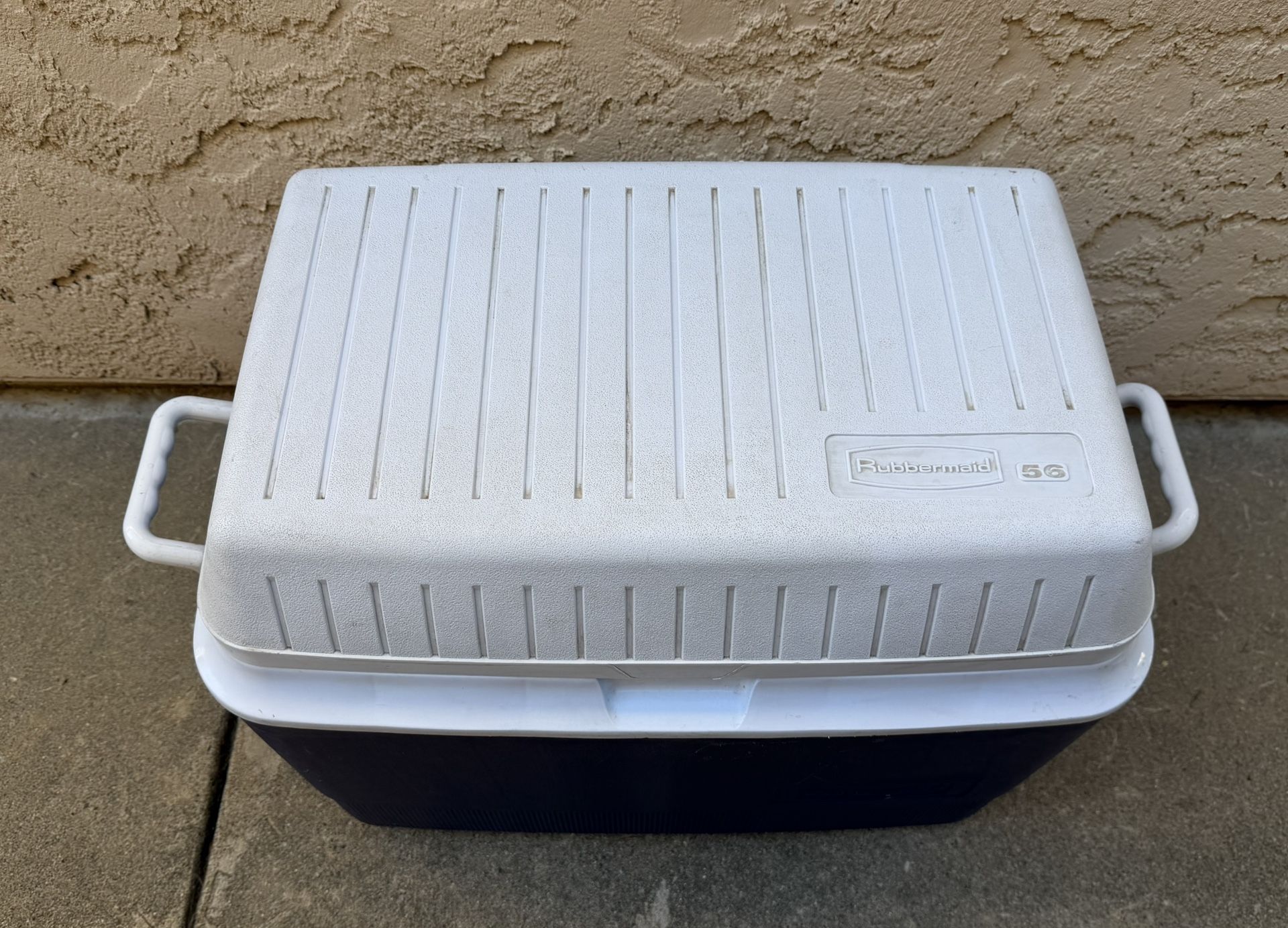 Rubbermade 56 Qt. Cooler Ice Chest w/handles and drain  plug