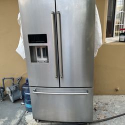 Kitchen Aid Stove And Refrigerator 