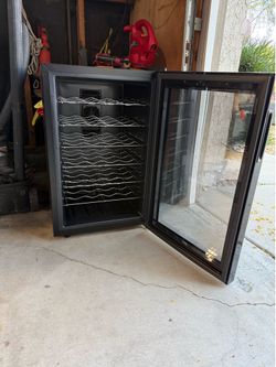 Wine bottle refrigerator