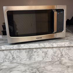 Toshiba Microwave 1250W 1.6cu Ft.