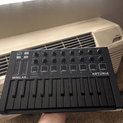 Minilab Arturia MkII Midi keyboard