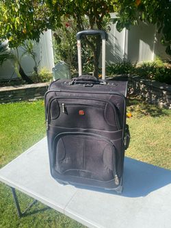 Swiss Gear Med. 26”x 16”x 11” check In Luggage