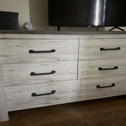 Farmhouse Dresser And 2 Nightstands 