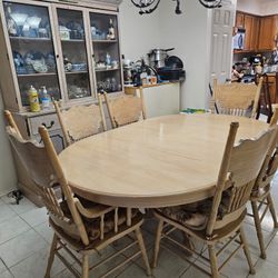 Solid Wood Dining Room Set Table/chairs And Hutch 