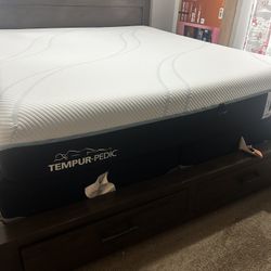 Title: 🔥 URGENT SALE – Bedroom Furniture Set (Dresser + 2 Nightstands)