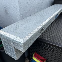 UWS 72-Inch Heavy-Wall Aluminum Truck Tool Box, RigidCore