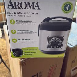 New Rice Cooker. Aroma 8 Rice Cups Cooked 2 Qts 