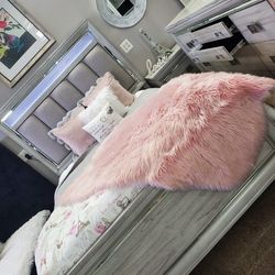 ✨️ King, Cal King, Queen Bed Frame ✨️ Furniture Sectionals, Bedrooms, Dining Avail