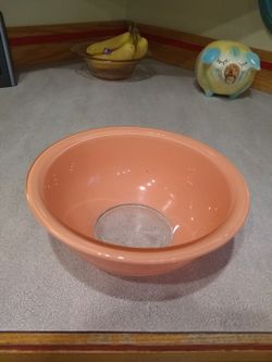 Vintage Pyrex Peach Mixing Bowl with Clear Bottom 1.5 Litre
