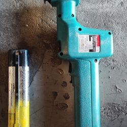 Makita 4390D 